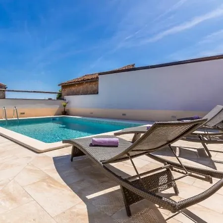 Holiday home Wunderschoene Mit Privatem Pool, Klima, Wlan Valtura