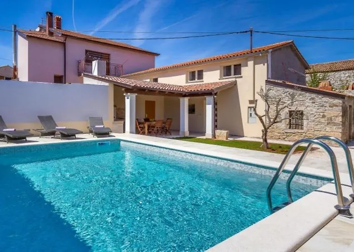 Wunderschoene Mit Privatem Pool, Klima, Wlan *