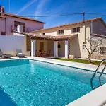 Wunderschoene Mit Privatem Pool, Klima, Wlan *