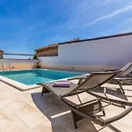 別荘 Wunderschoene Mit Privatem Pool, Klima, Wlan Valtura