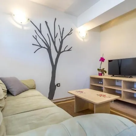 Wunderschoene Mit Privatem Pool, Klima, Wlan