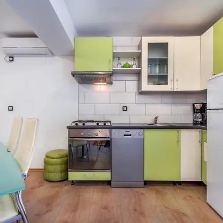 Wunderschoene Mit Privatem Pool, Klima, Wlan