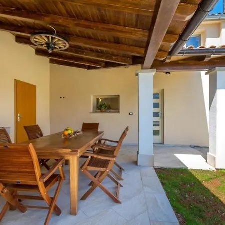 Vakantiehuis Wunderschoene Mit Privatem Pool, Klima, Wlan Valtura