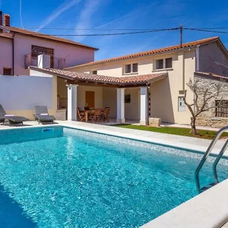 Wunderschoene Mit Privatem Pool, Klima, Wlan *